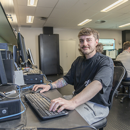 Cybersecurity student in Bendigo